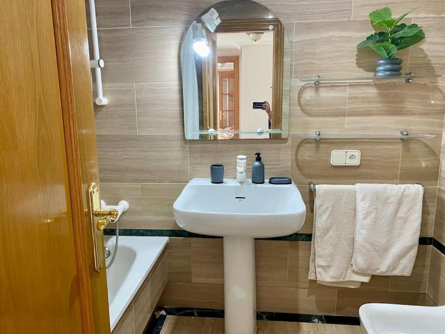Seafront In Marbella With Pool And Garage Apartment Ngoại thất bức ảnh